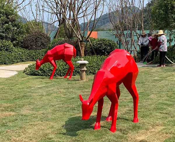 玻璃鋼雕塑工廠制作戶外公園草地機(jī)械鹿擺件