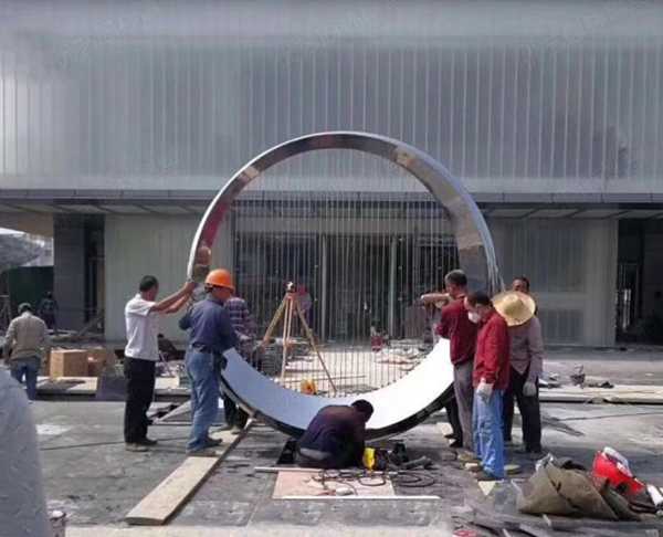 現(xiàn)代園林景觀雕塑如何進(jìn)行包裝運(yùn)輸？優(yōu)藝雕塑廠家為您支招