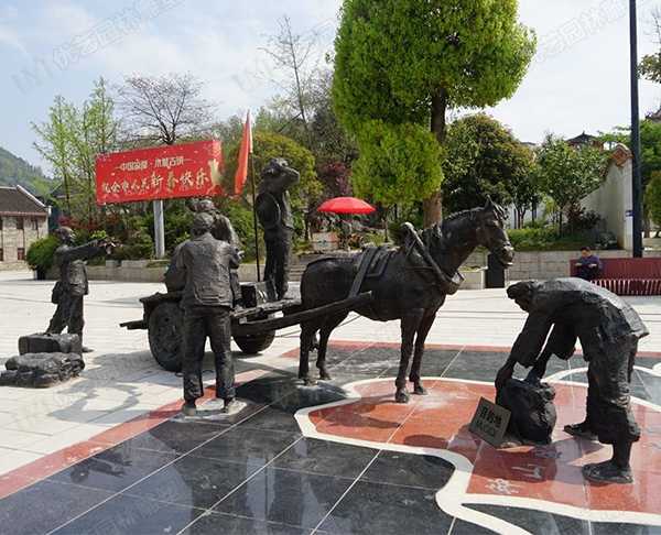 定制一座大型銅雕塑價格大致為多少？