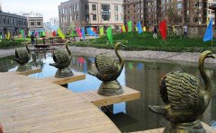 銅雕塑廠家分析銅雕塑選擇應(yīng)該注意哪些問(wèn)題？